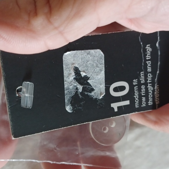 Mossimo Tan Bermuda shorts, sz 10, low rise, slim - Picture 3 of 4